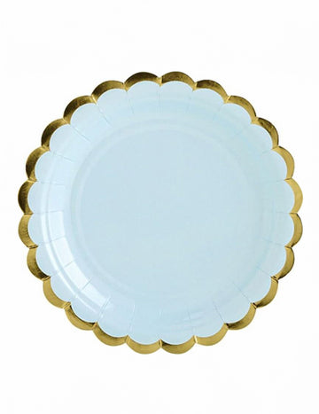 6 malih nebeskoplavih kartonskih tanjura sa zlatnim nazubljenim rubom 18 cm