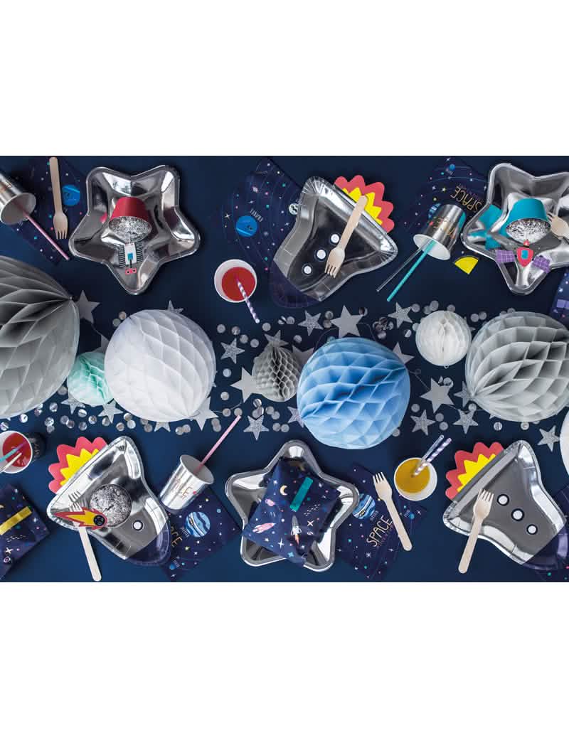 Postavljanje na svečani stol papirnatih poklon vrećica space adventure