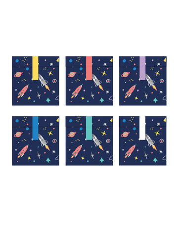 Sacs cadeaux en papier space adventure bleu marine avec fusées et rubans colorés