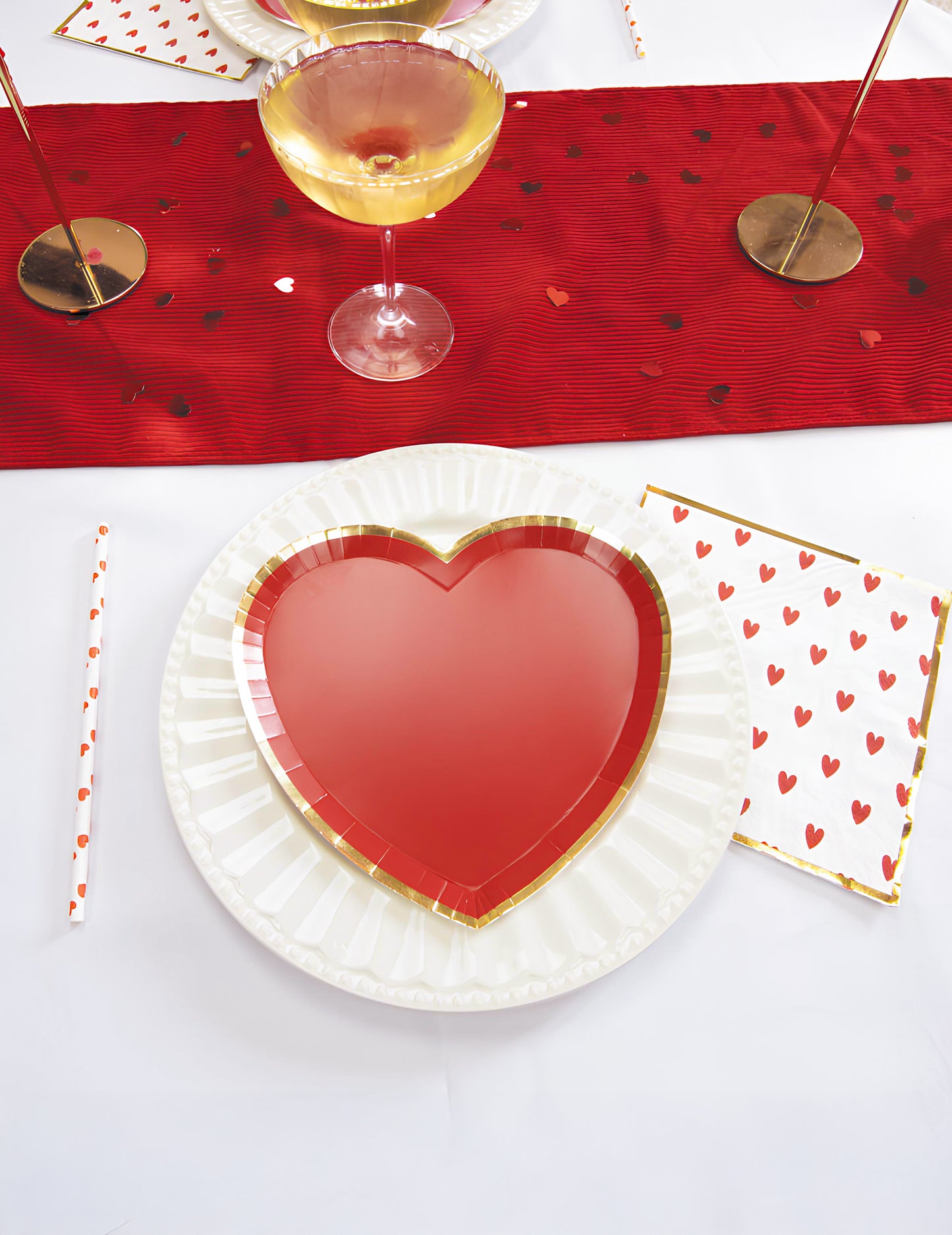 8 Assiettes en carton cœur rouge et or 19 cm