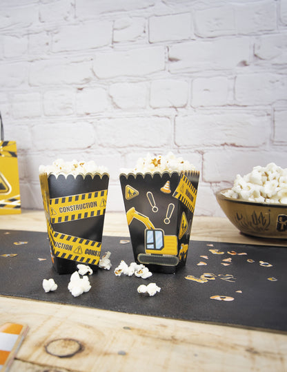 8 crnih kokica i zlatnih kutija 12,5 x 7 cm