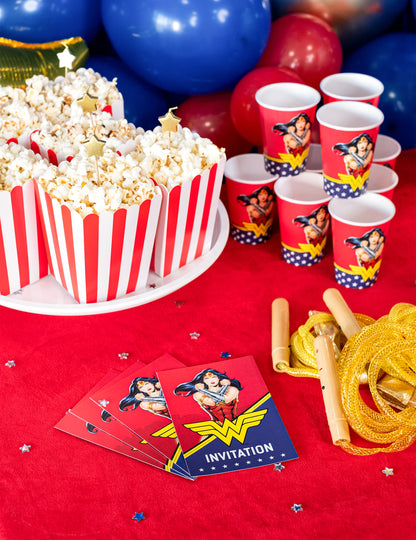 8 Pozivnice s Wonder Woman 10x16cm omotnice