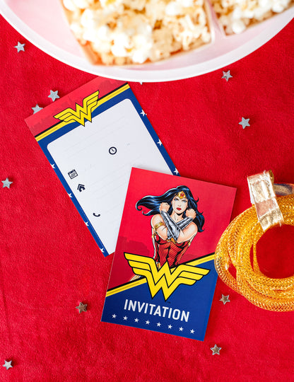 8 Pozivnice s Wonder Woman 10x16cm omotnice