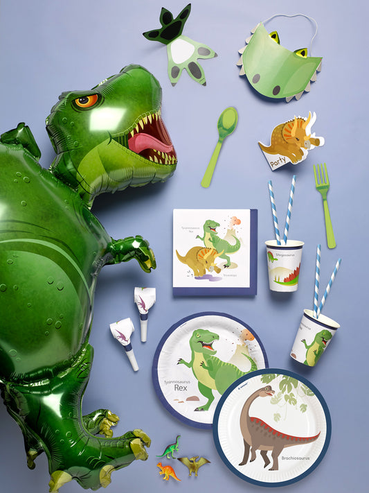 Vue d'ensemble des articles de fête des cartons d'invitation avec enveloppes grands dinosaures tricératops