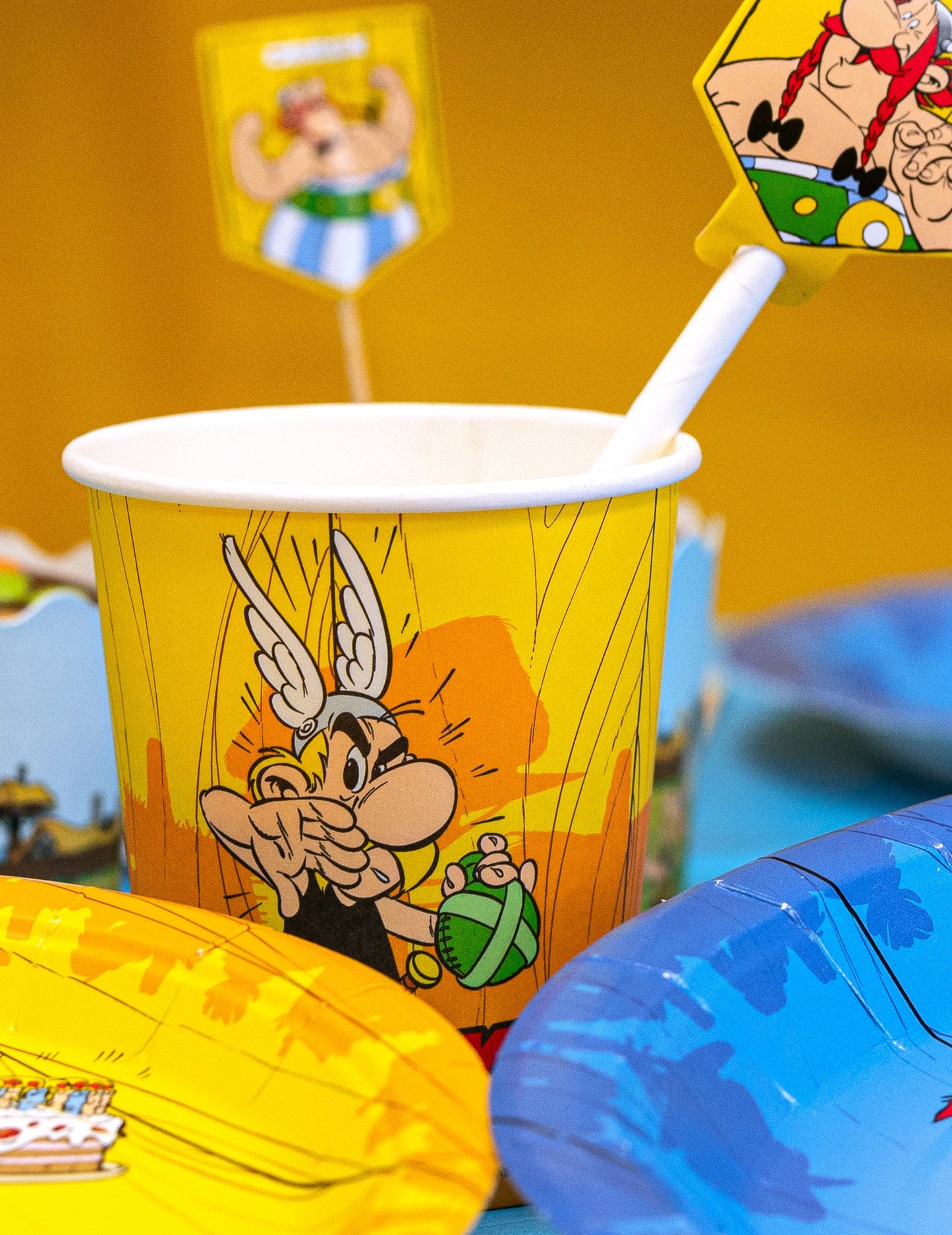 8 čaše za karton Asterix 250 ml