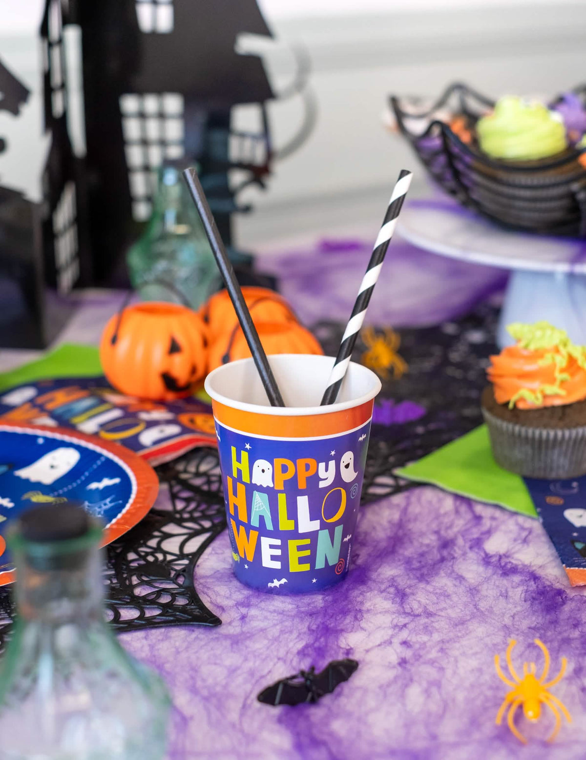Mise en situation du gobelet en carton Halloween friends