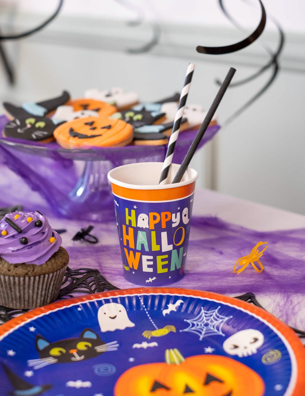 Ambiance de table festive du gobelet en carton Halloween friends
