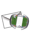 Gros plan sur la zone à compléter des cartes d'invitation avec enveloppes Stade de foot pour enfant