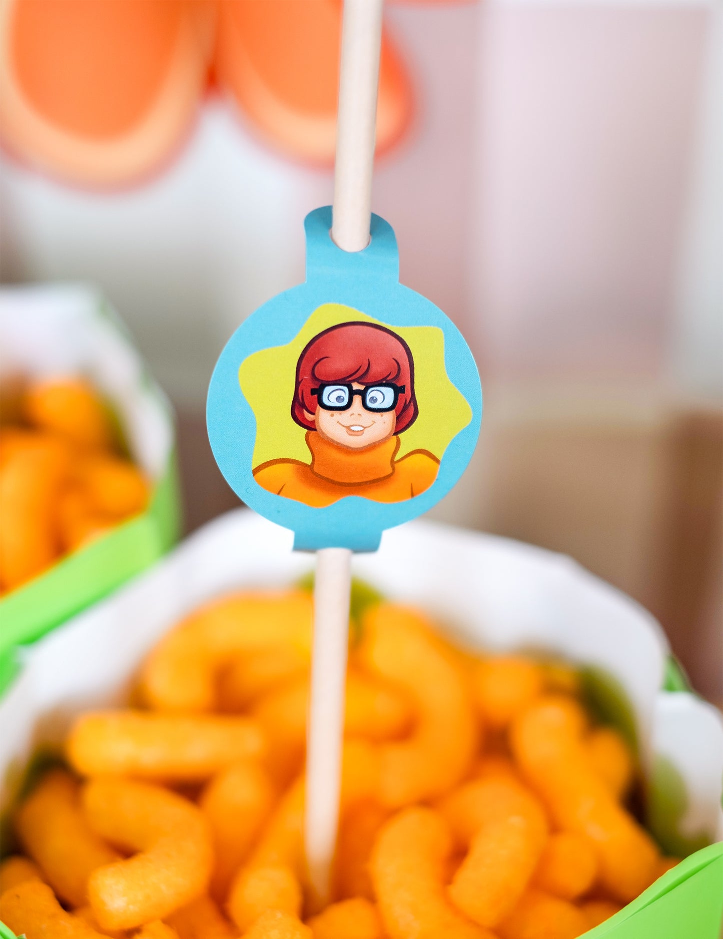 8 slamna medaljona u Scooby-Doo 20cm kartonu