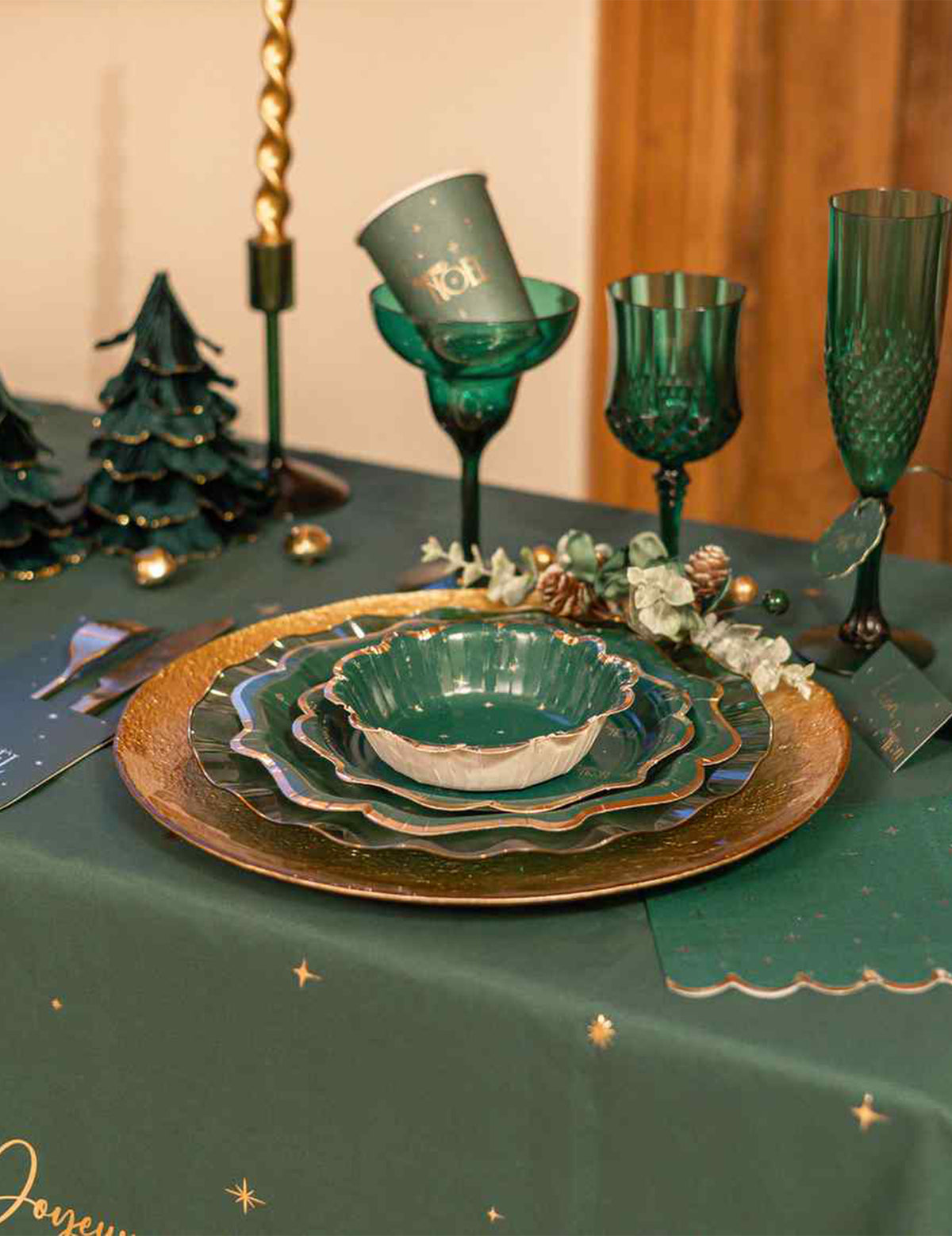 8 petites assiettes Joyeux Noël L'Intemporel vert anglais et or 18 cm