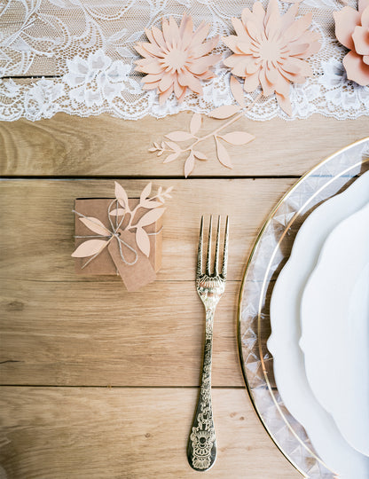 9 ukrasa za stol u obliku ružičastih mat listova od papira 