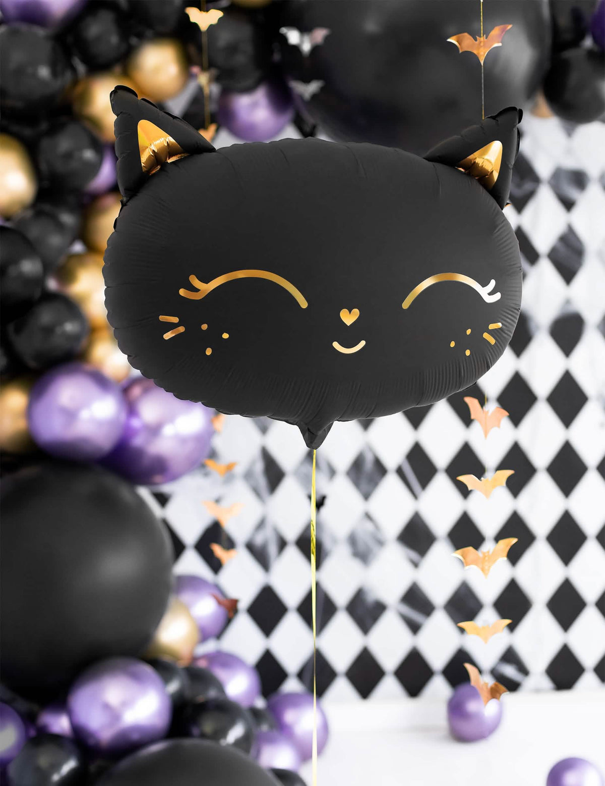 Svečano postavljanje aluminijskog balona mačke za halloween