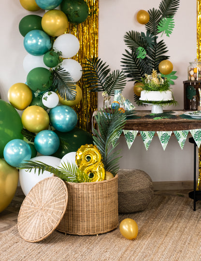 Mise en situation dans un décor safari du ballon aluminium chiffre pour fête doré