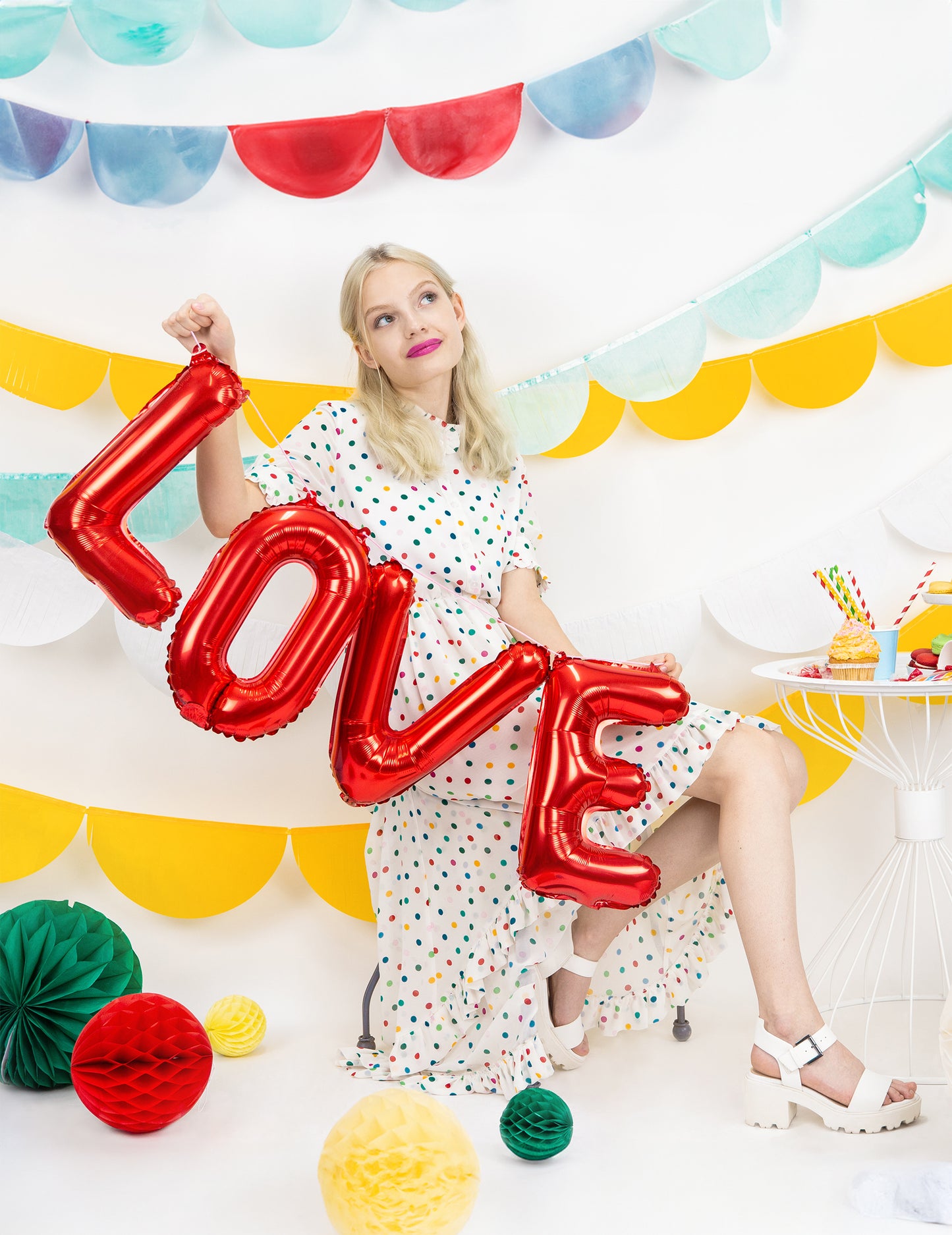 Ballon aluminium lettres love rouge 140 x 35 cm pour mariage