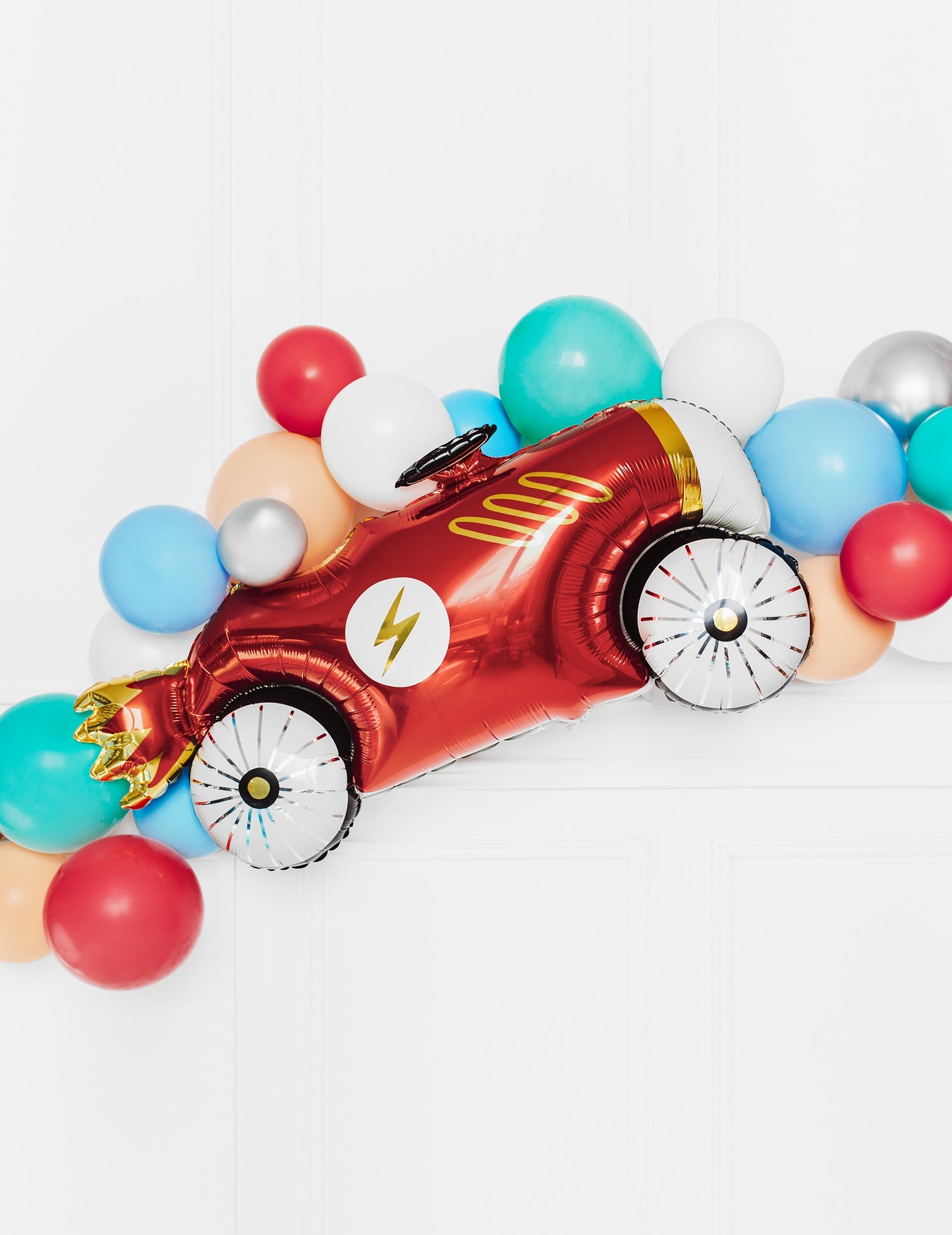 Crveni trkački automobil aluminijska kugla 111 x 63 cm