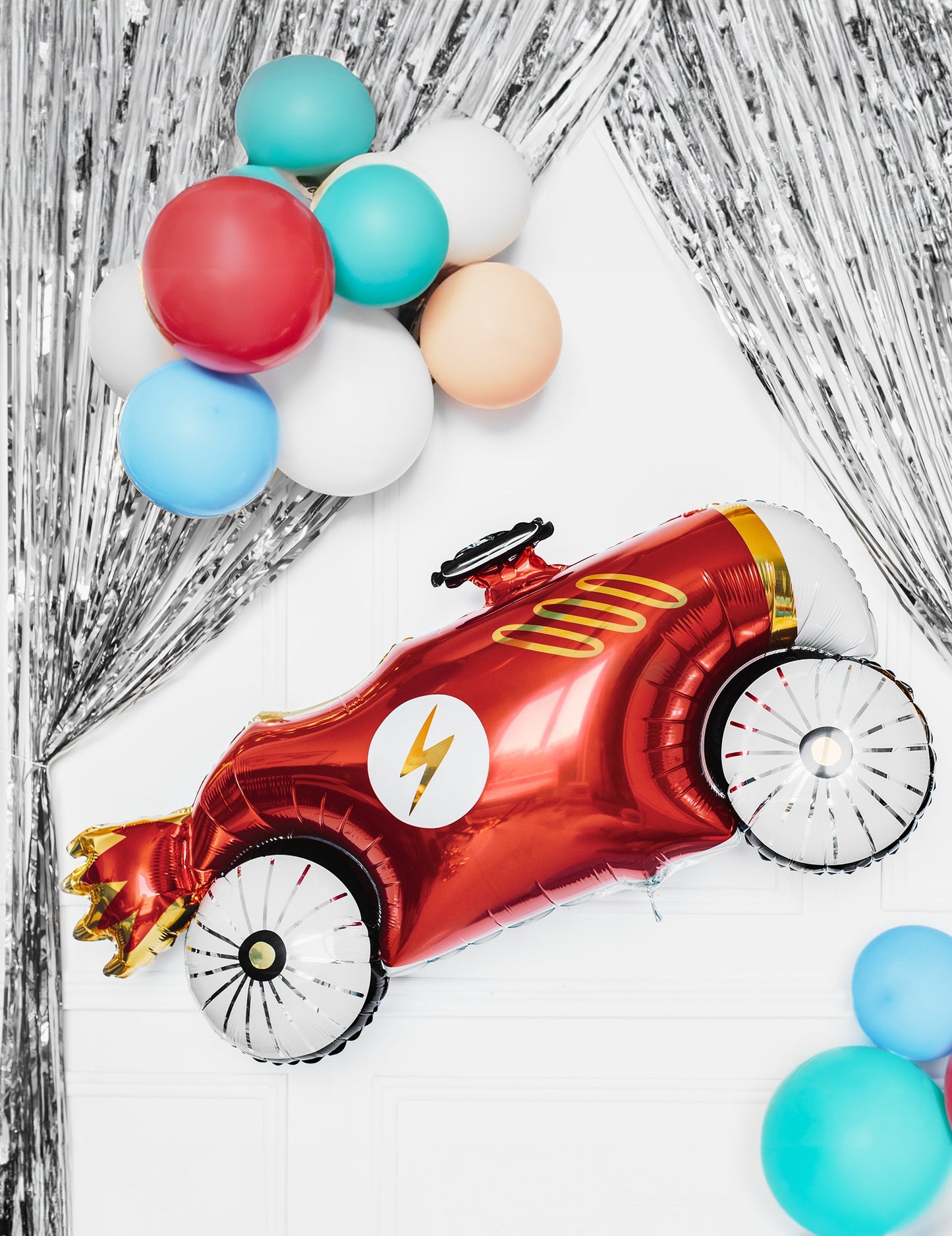 Crveni trkački automobil aluminijska kugla 111 x 63 cm
