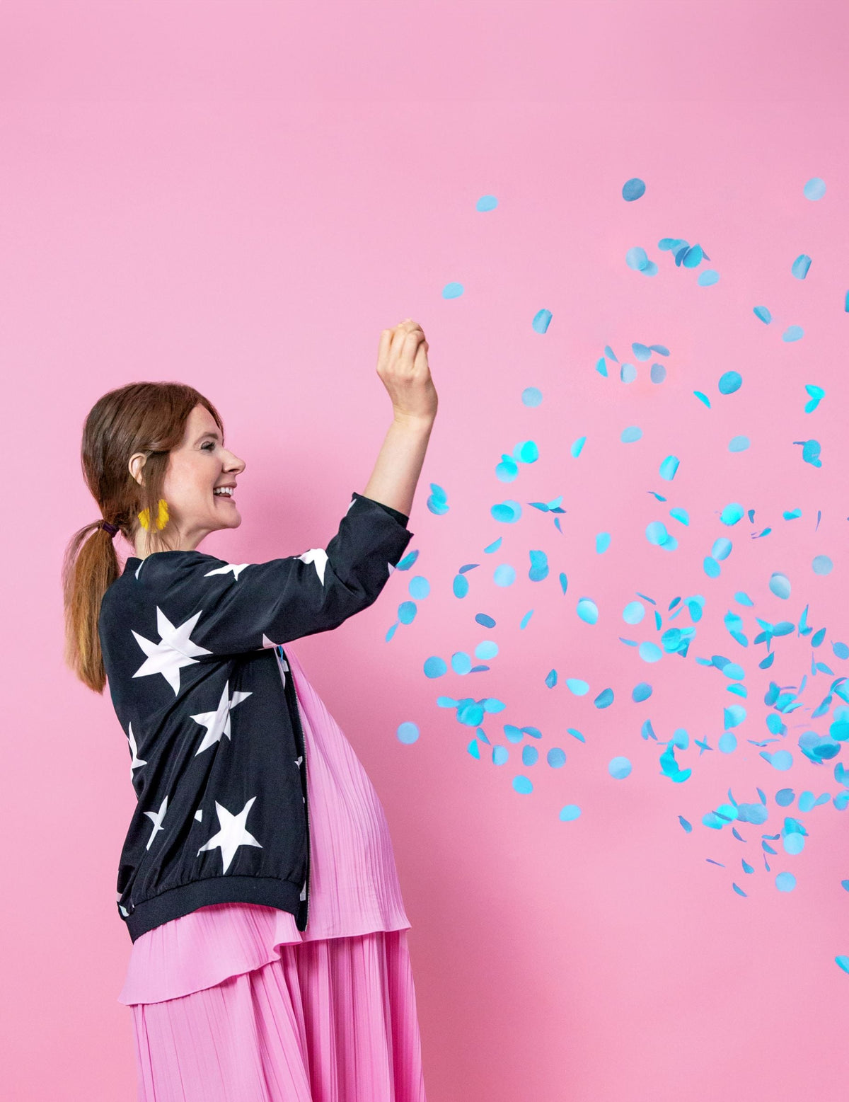 Confettis bleus du ballon géant en latex boy or girl pour baby shower