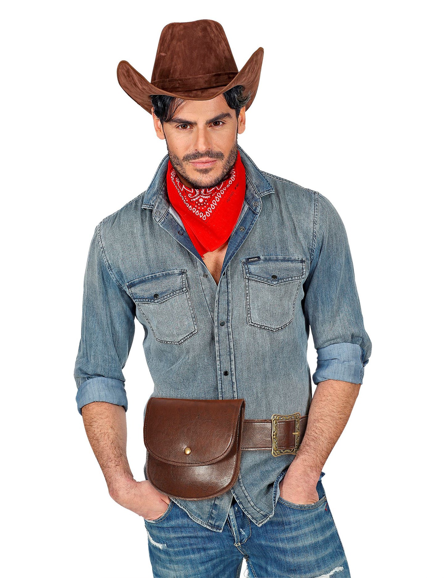 Vue de face portée de la besace en faux cuir marron pour adulte