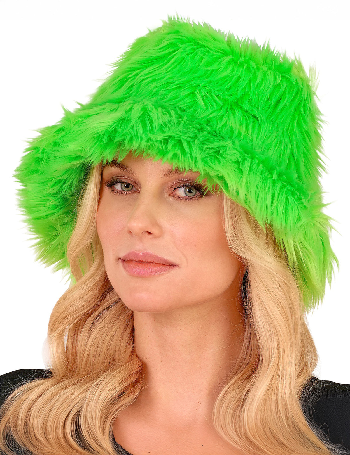 Gros plan de face du bob en poils pour adulte vert fluo