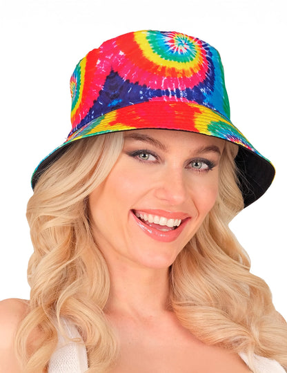 Gros plan sur le motif du bob tie and dye