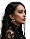 Boucle d'oreille serpent pour femme argentée avec détails roses