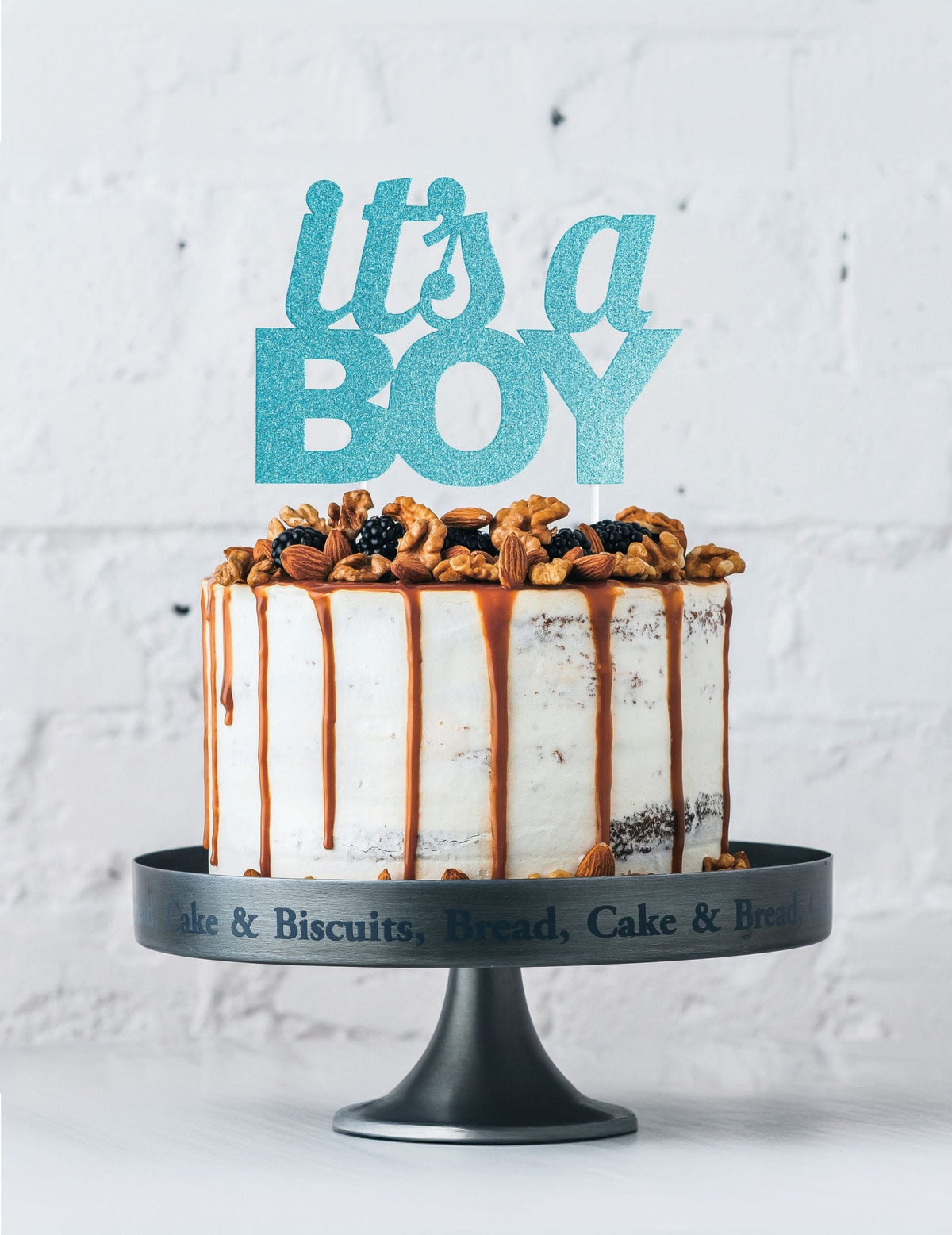 Mise en situation sur un gâteau du cake topper it's a boy pour baby shower