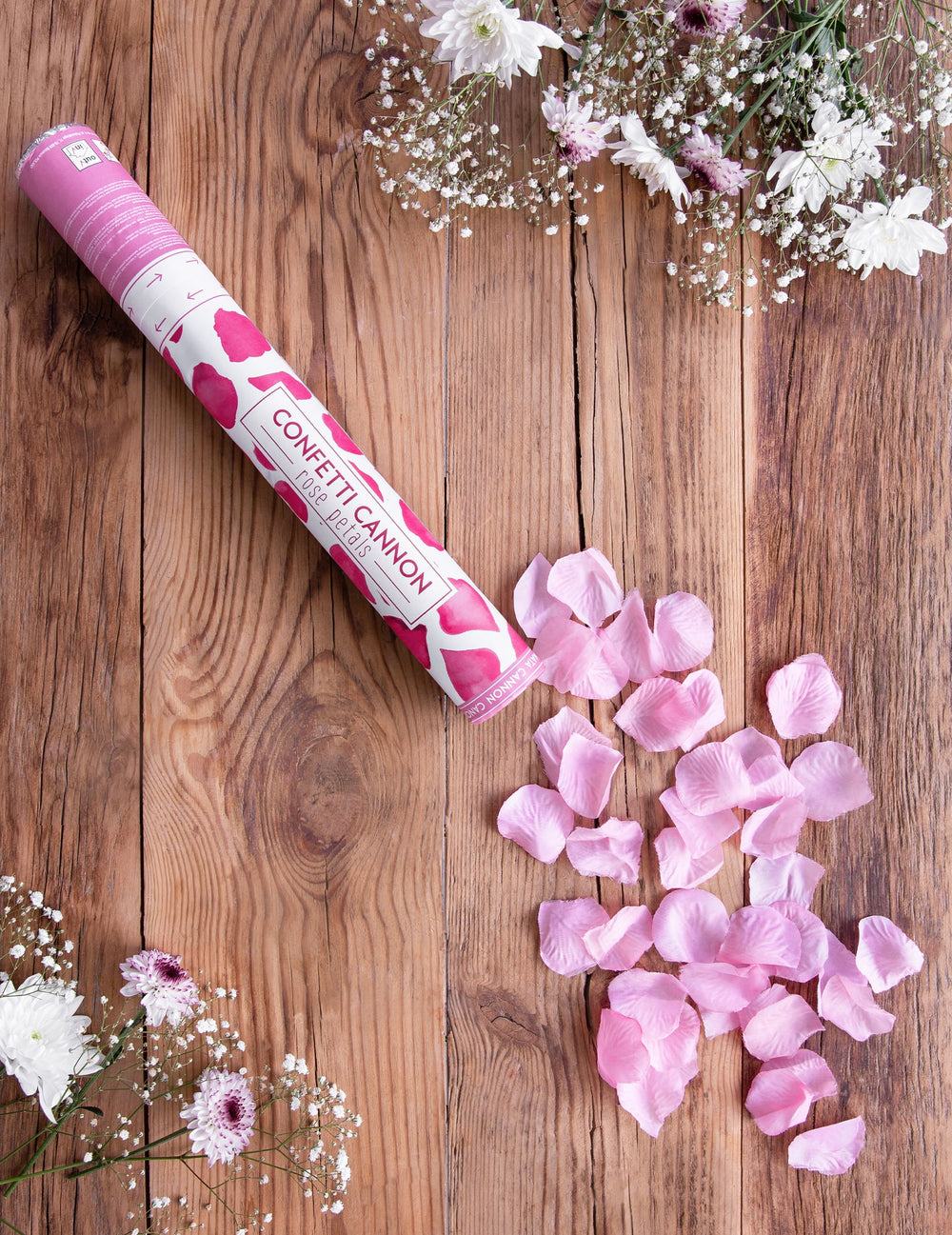 Mise en situation du canon à confettis pétales pour fête roses