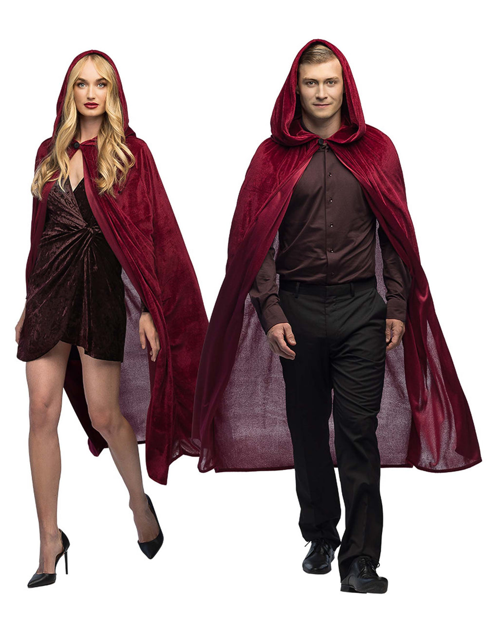 Vue de face portée par un homme et une femme de la cape à capuche pour homme rouge bordeaux