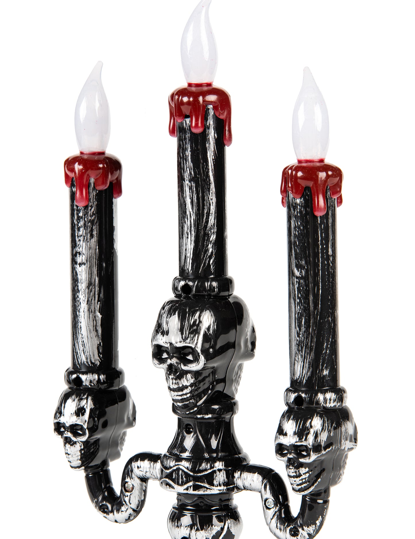Gros plan sur les bougies et les têtes de mort du chandelier à 3 branches LED Halloween