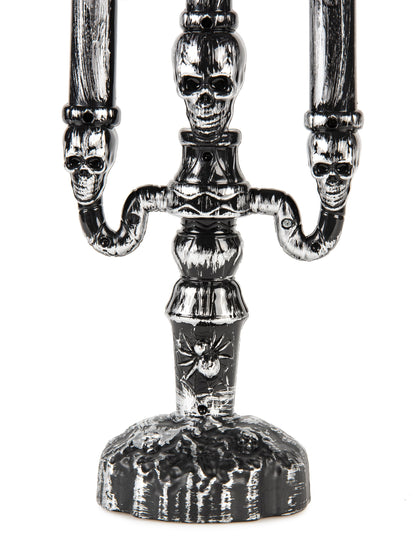 Détail du socle avec araignée et têtes de mort du chandelier à 3 branches LED Halloween