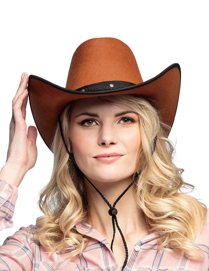 Smeđi kaubojski šešir s odraslim crnim rubovima