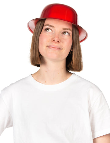 Jarko crveni šešir kuglača