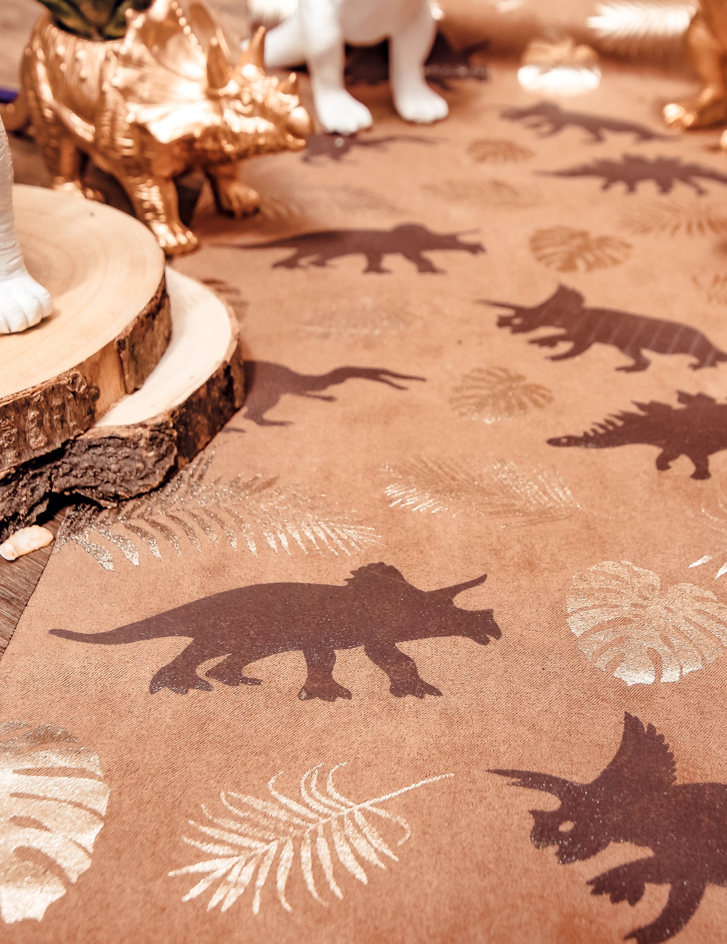 Nadstolnjak s dinosaurima od kamilje kože i antilopa, 28 cm x 3 m zlatnog lišća