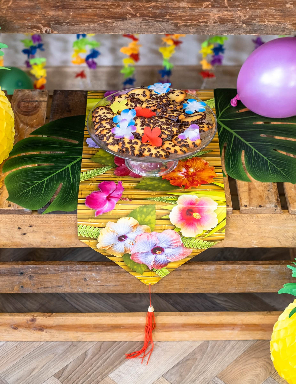 Scensko uređenje za zabavu s trkačem za stol s cvijetom hibiskusa havaji