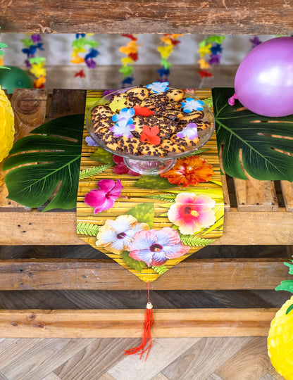 Mise en situation de fête du chemin de table fleur d'hibiscus Hawaï