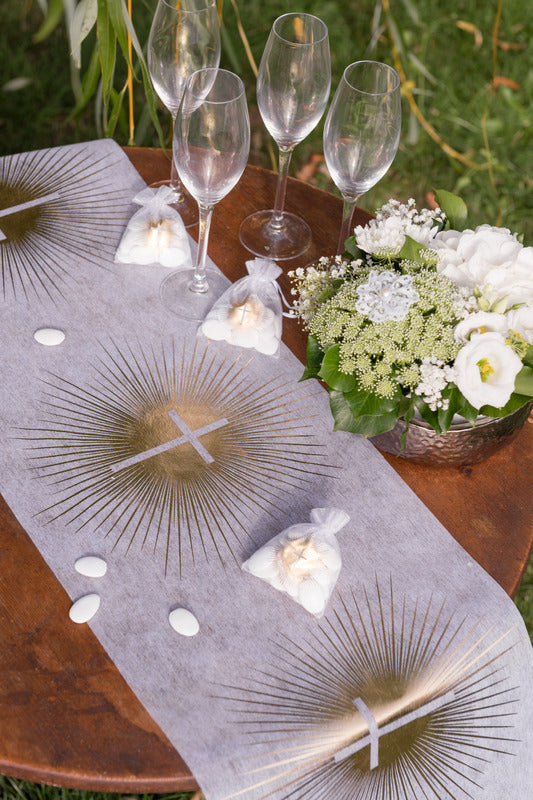 Zlatni netkani stolnjak za ceremonije, 5m x 30cm cm s križem