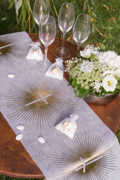 Zlatni netkani stolnjak za ceremonije, 5m x 30cm cm s križem