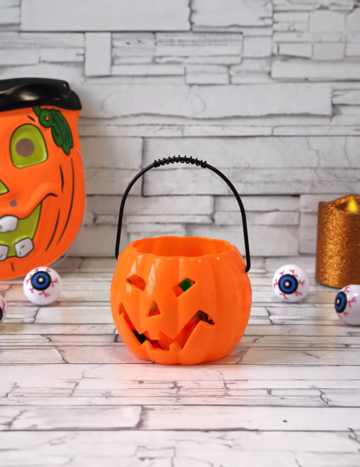 Pogled sprijeda u dekoru od svijetleće bundeve halloween