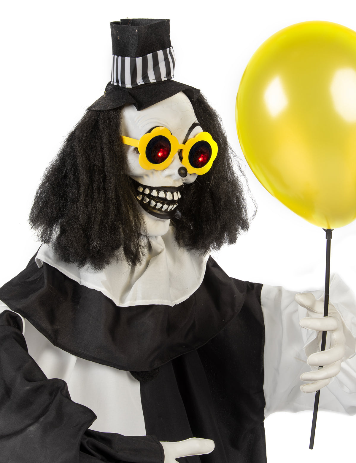 Gros plan sur le buste et la tête du clown effrayant animé