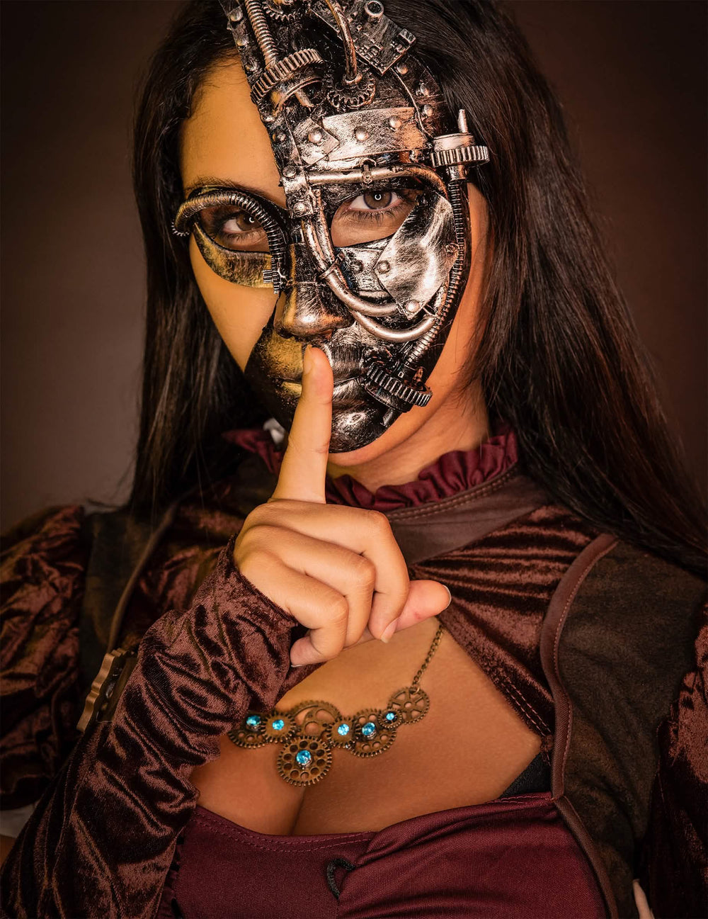 Prikaz ogrlice steampunk