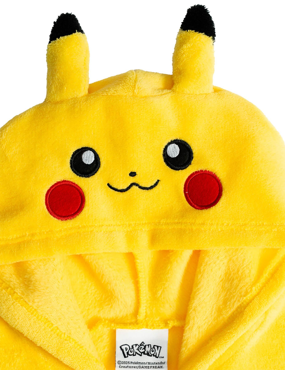 Gros plan sur la capuche de la combinaison Pikachu Pokémon™