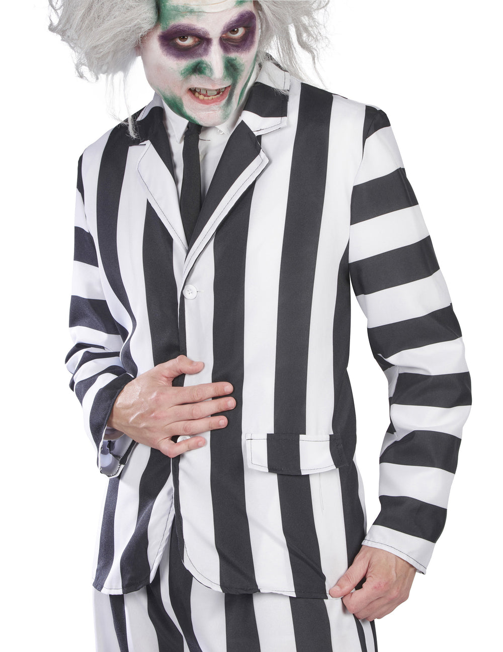Gros plan sur la veste et la cravate du costume de fantôme rayé