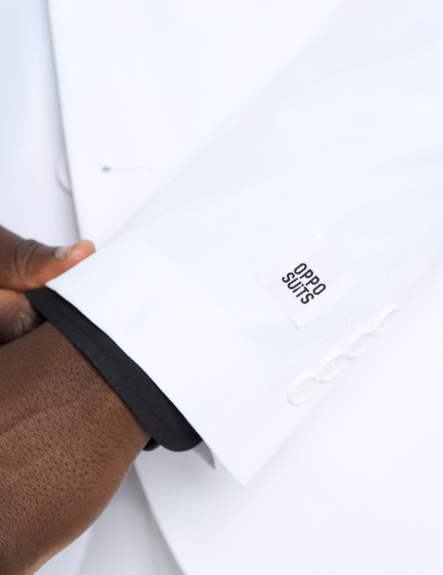 Kostim gospodina White suprotnosti