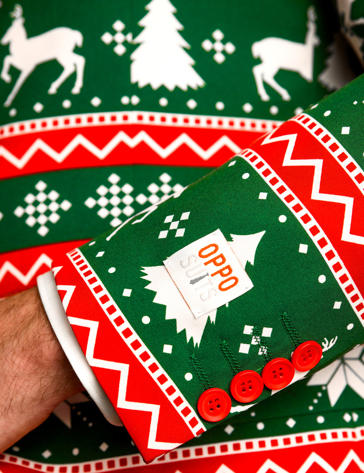 Détail de la manche et de l'étiquette du costume Mr. Festive pour homme