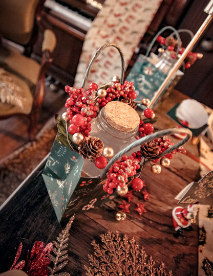 Kruna od crvenih i zlatnih bobica 15 cm 