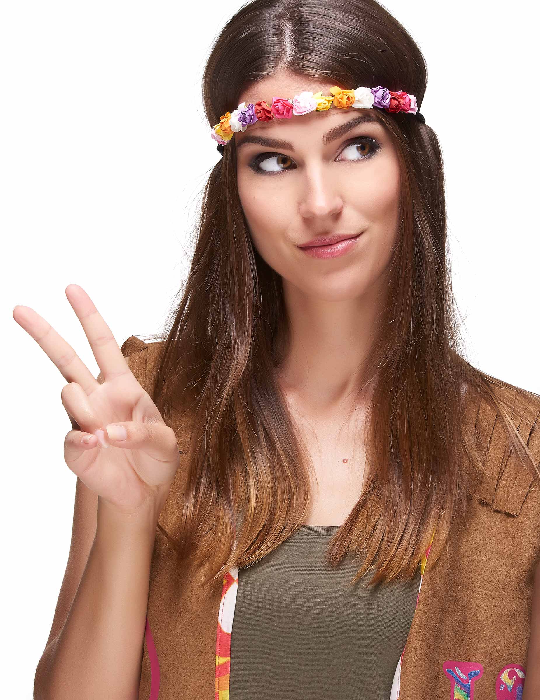 Gros plan de la couronne de fleurs pour femme multicolore