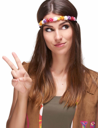 Gros plan de la couronne de fleurs pour femme multicolore