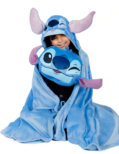 Détail du plaid et de la capuche du coussin cocooning en forme de tête Stitch Lilo & Stitch