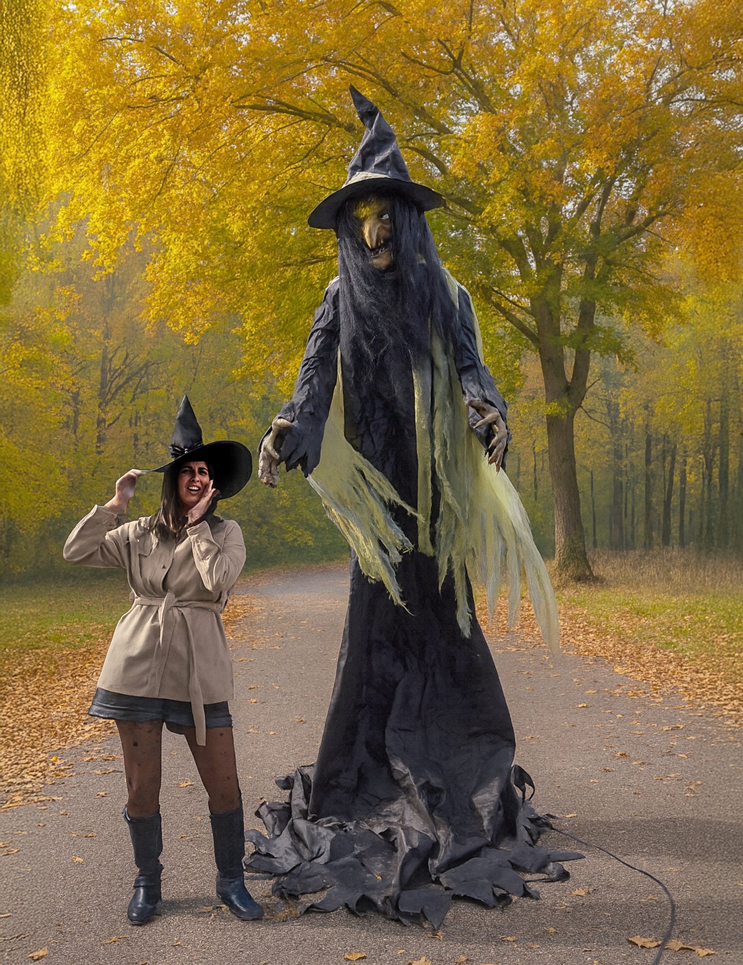 Décoration animée sorcière géante pour Halloween noire et jaune avec chapeau pointu