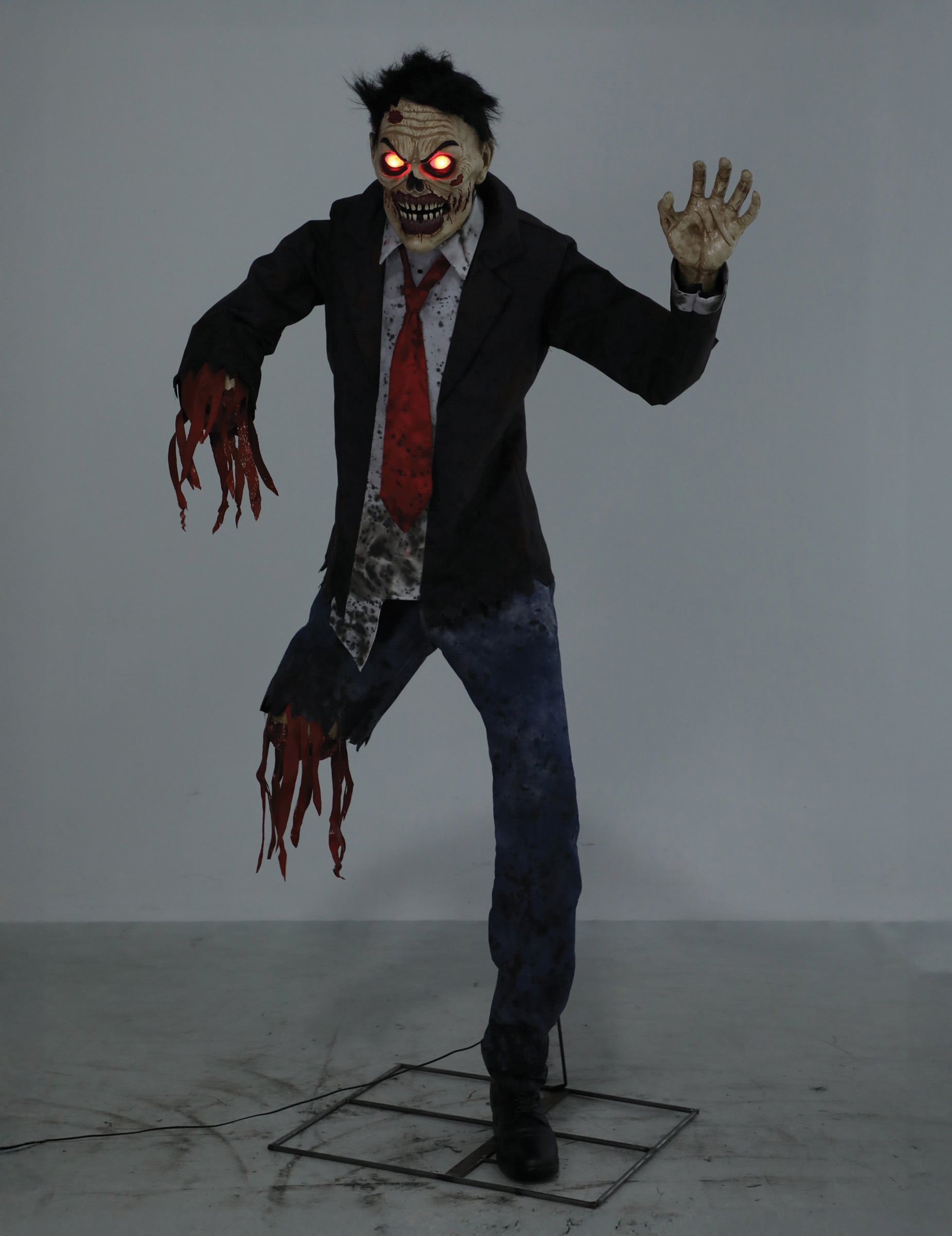 Yeux lumineux de la décoration animée Zombie fracturé